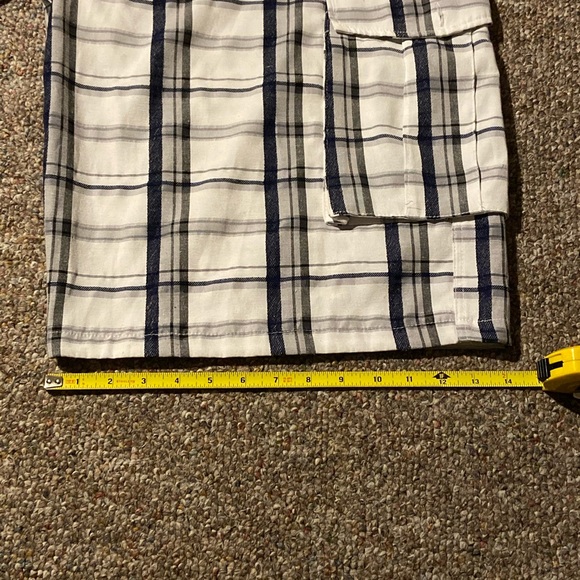 Mens shorts, good condition. Sz 44 smoke free - Picture 5 of 6